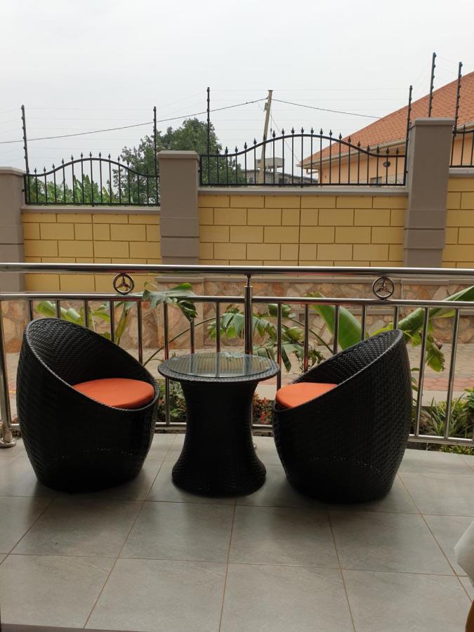 Blt Suites - Furnished Apartments 캄팔라 외부 사진