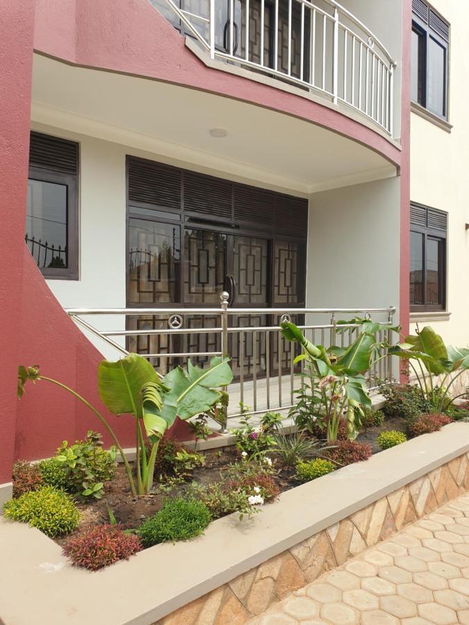 Blt Suites - Furnished Apartments 캄팔라 외부 사진